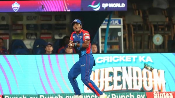 fantastic-judgement-safe-hands-shikha-pandeys-fine-running-catch-6347680247112.Click to read full article.