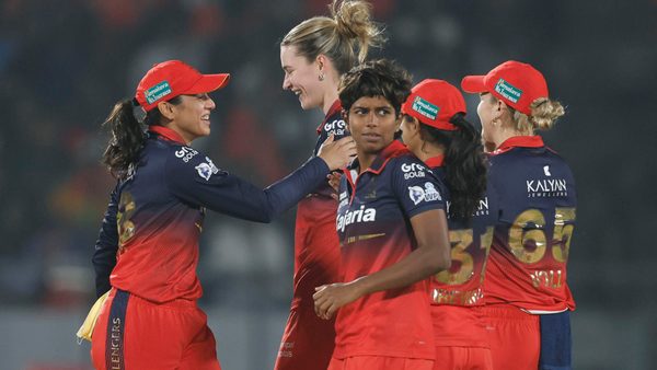 beaten-edged-trapped-in-front-lauren-bell-on-song-early-6388327848112.Click to read full article.