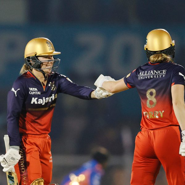 final-flourish-perry-wareham-smash-4446-in-last-over-6369886965112.Click to read full article.