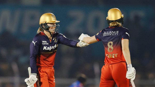 final-flourish-perry-wareham-smash-4446-in-last-over-6369886965112.Click to read full article.