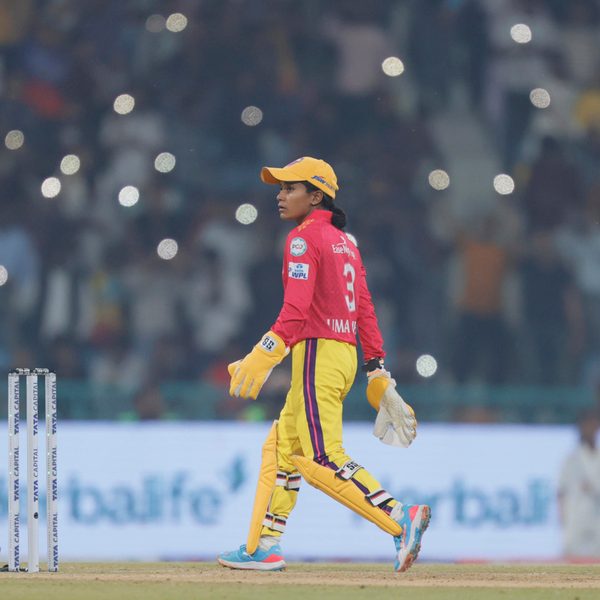 wow-uma-chetry-takes-one-handed-stunner-6369778364112.Click to read full article.