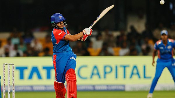 644-shafali-takes-on-nat-sciver-brunt-6369446097112.Click to read full article.