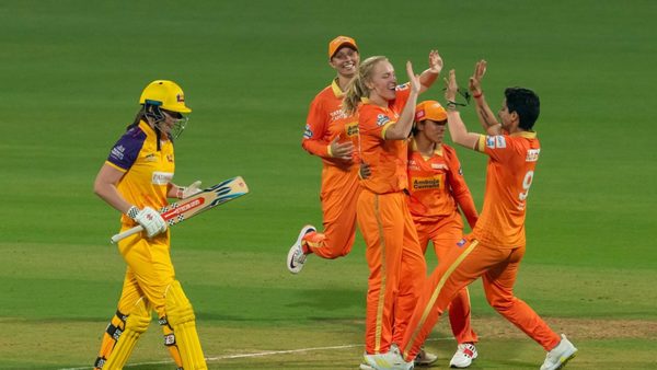 swing-bowling-masterclass-kim-garth-picks-up-three-wickets-in-an-over-6321830334112.Click to read full article.