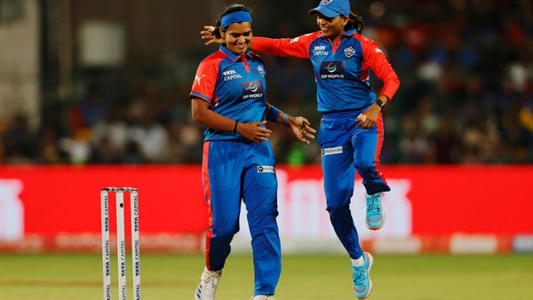big-wicket-strong-comeback-shikha-pandeys-fantastic-reply-to-smriti-mandhana-6369482401112.Click to read full article.
