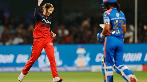 double-delight-wareham-turns-it-around-with-2-wickets-in-an-over-6369152176112.Click to read full article.