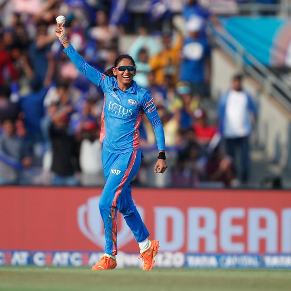 stunner-harmanpreets-brilliant-reflex-catch-to-remove-devika-vaidya-6322833712112.Click to read full article.