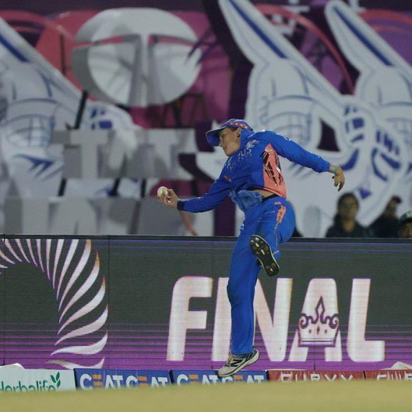 terrific-catch-but-crosses-the-fence-kerrs-fantastic-effort-6370084668112.Click to read full article.