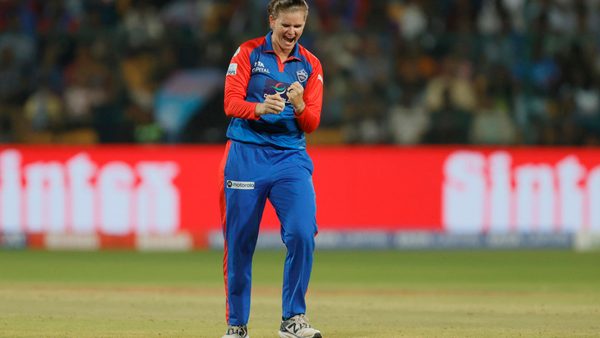 jess-jonassen-sparkles-with-325-6369445661112.Click to read full article.