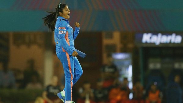 double-delight-ishaque-sends-back-devine-and-kasat-in-same-over-6321978451112.Click to read full article.