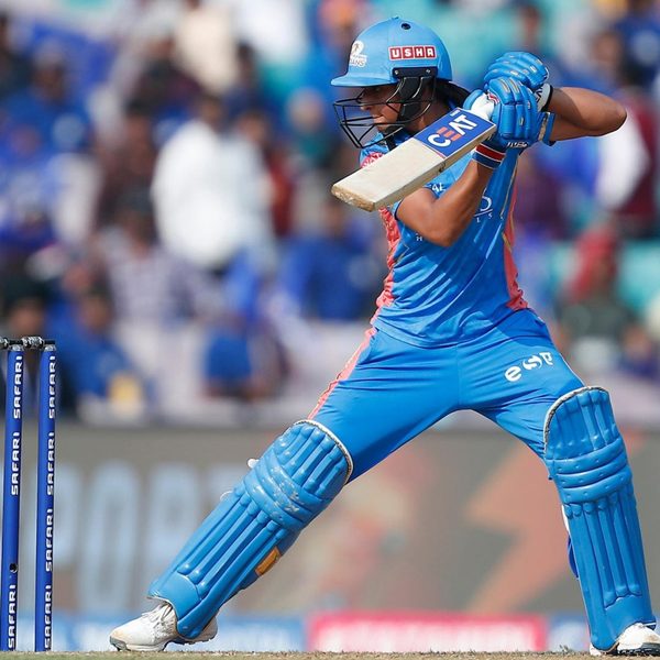 harmanpreet-kaur-ups-the-ante-with-two-timely-fours-6322827295112.Click to read full article.