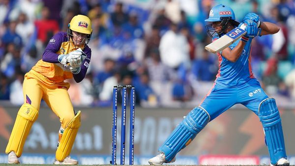 harmanpreet-kaur-ups-the-ante-with-two-timely-fours-6322827295112.Click to read full article.