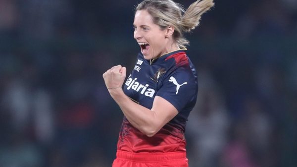 magnificent-molineux-turns-the-match-around-with-320-in-final-6349130333112.Click to read full article.