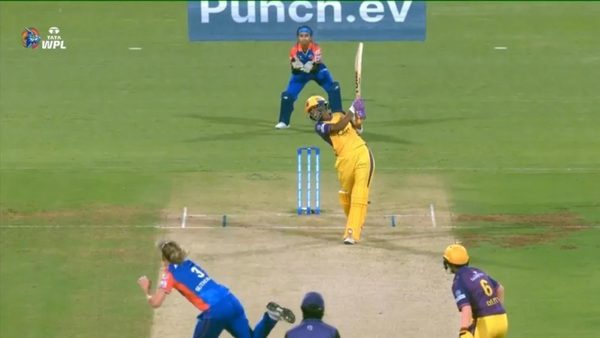 4-x-2-shweta-sehrawats-powerful-strikes-to-the-fence-6347684577112.Click to read full article.