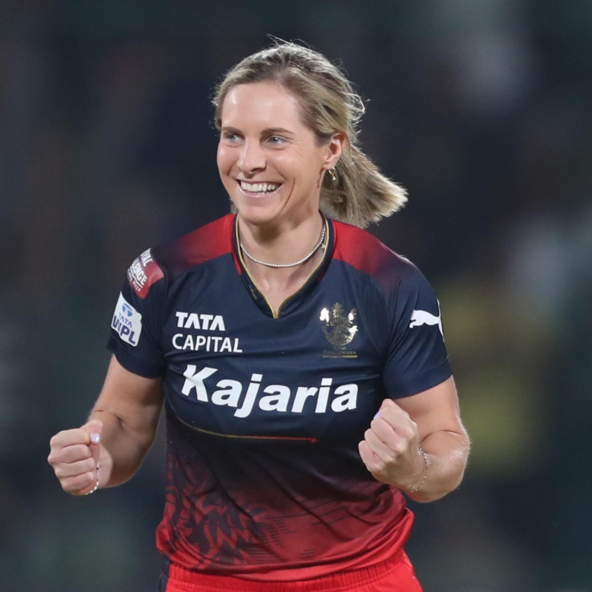 bulls-eye-molineux-brilliant-direct-hit-run-out-radha-yadav-6349130804112.Click to read full article.