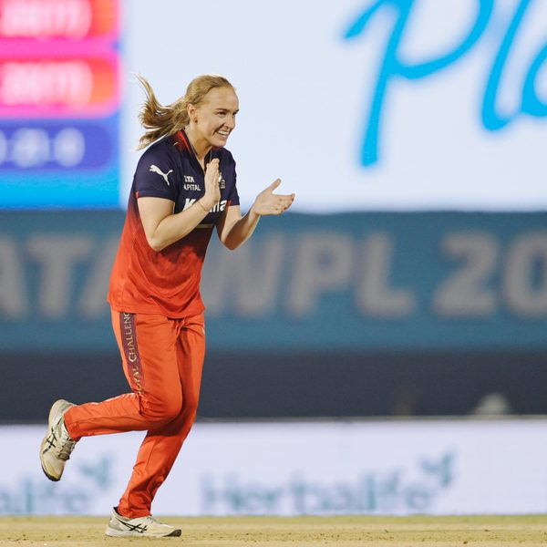 outclassed-kim-garths-slower-one-outfoxes-harmanpreet-6369889578112.Click to read full article.