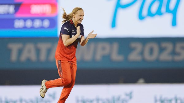 outclassed-kim-garths-slower-one-outfoxes-harmanpreet-6369889578112.Click to read full article.