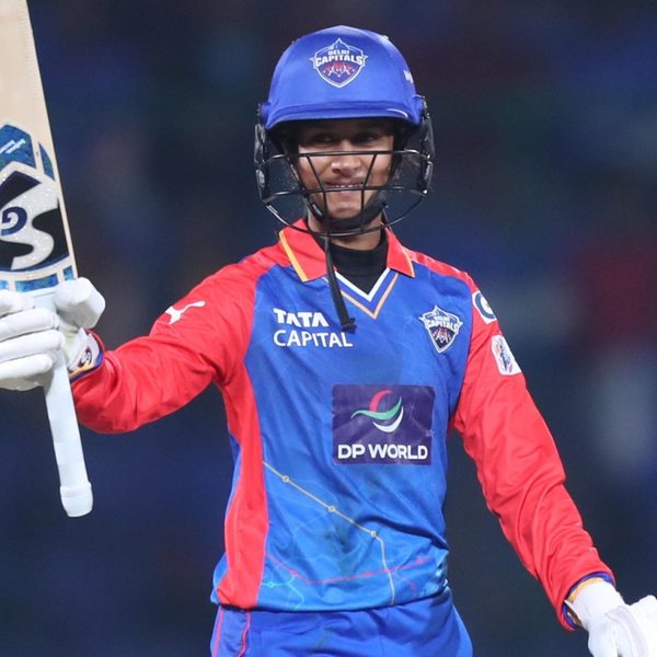 jemimah-delights-delhi-with-sparkling-6933-6348273145112.Click to read full article.