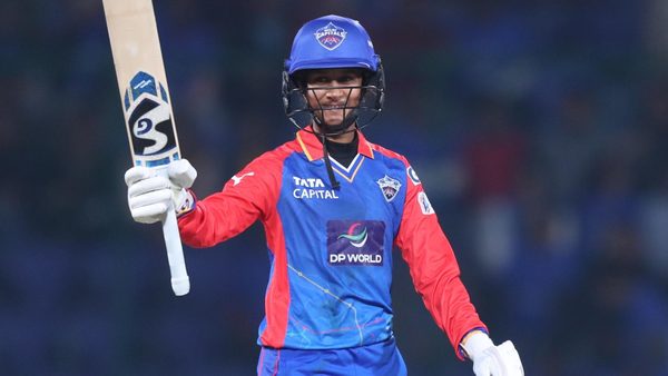 jemimah-delights-delhi-with-sparkling-6933-6348273145112.Click to read full article.