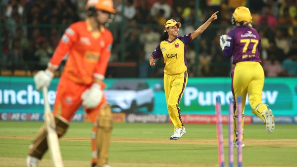 bulls-eye-saima-thakors-brilliant-direct-hit-to-run-out-litchfield-6348007142112.Click to read full article.