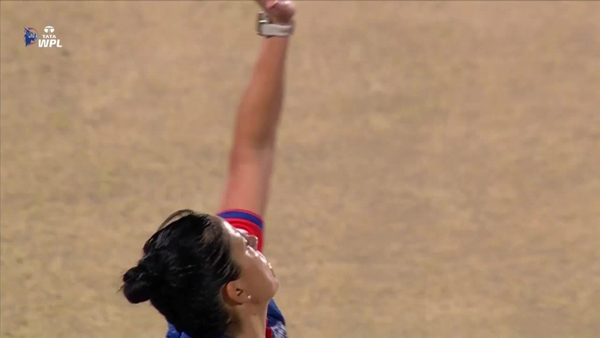six-match-4-delhi-capitals-vs-royal-challengers-bengaluru-wpl-2025-smriti-mandhana-six-6368957552112.Click to read full article.