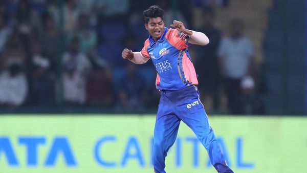 beaten-all-ends-up-vastrakar-roars-with-ashleigh-gardners-wicket-6348573102112.Click to read full article.