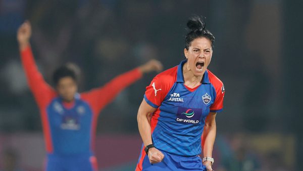 marizanne-kapp-stands-tall-in-big-game-with-330-6388633650112.Click to read full article.