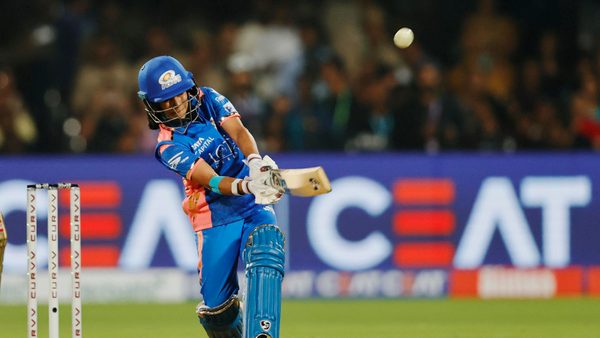 6-6-amanjot-kaur-takes-mi-closer-with-two-crucial-maximums-6369154175112.Click to read full article.