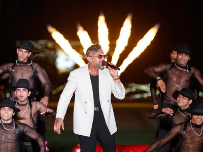 energetic-honey-singh-enthralls-fans-with-his-lightning-performance-6387475137112.Click to read full article.