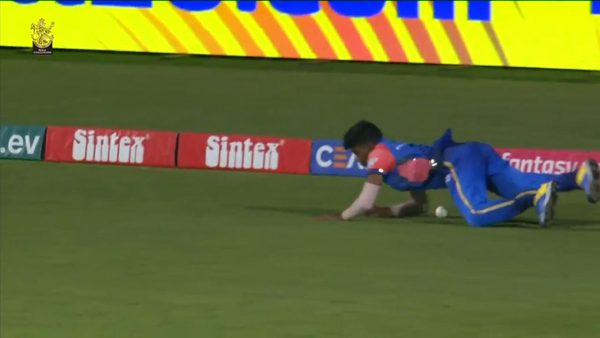 brilliant-fielding-effort-ft-pooja-vastrakar-6348083956112.Click to read full article.