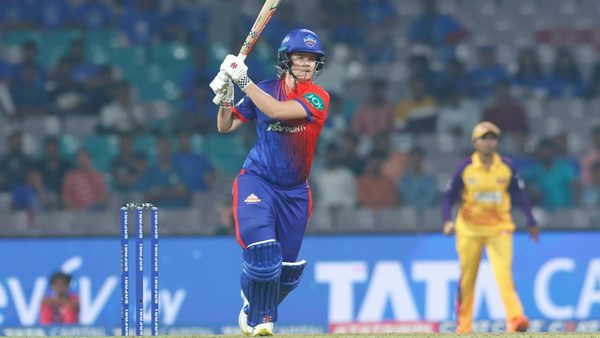 jess-jonassens-entertaining-4220-cameo-6322085854112.Click to read full article.