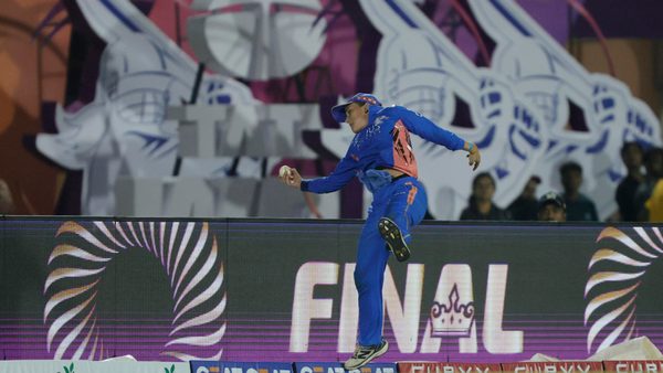 terrific-catch-but-crosses-the-fence-kerrs-fantastic-effort-6370084668112.Click to read full article.