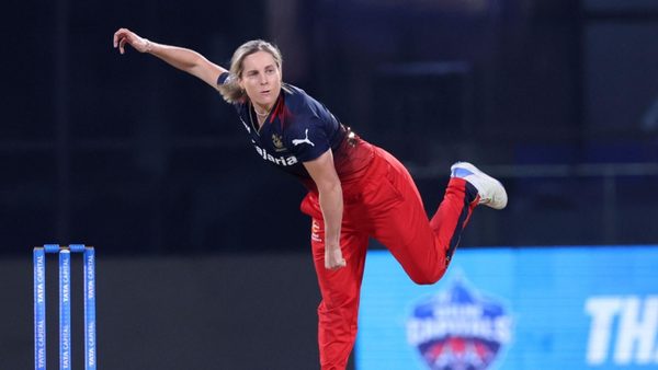 triple-treat-sensational-molineux-dismisses-shafali-jemimah-capsey-in-same-over-6349128419112.Click to read full article.