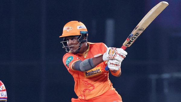 4-4-bharati-fulmalis-counter-attack-against-marizanne-kapp-6348828413112.Click to read full article.